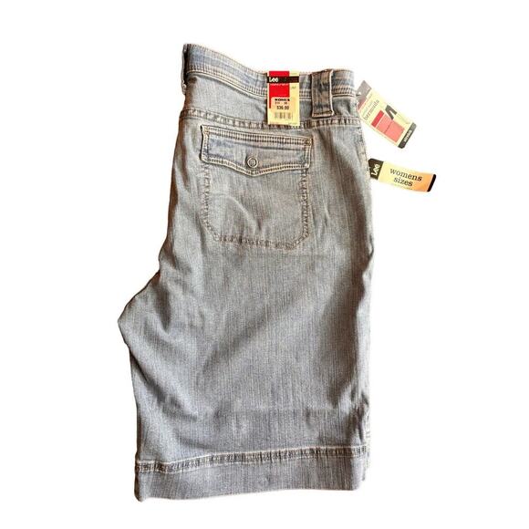 NWT Lee Just Below The Waist Bermuda Womens 20W Jean Shorts Womens - Picture 3 of 9